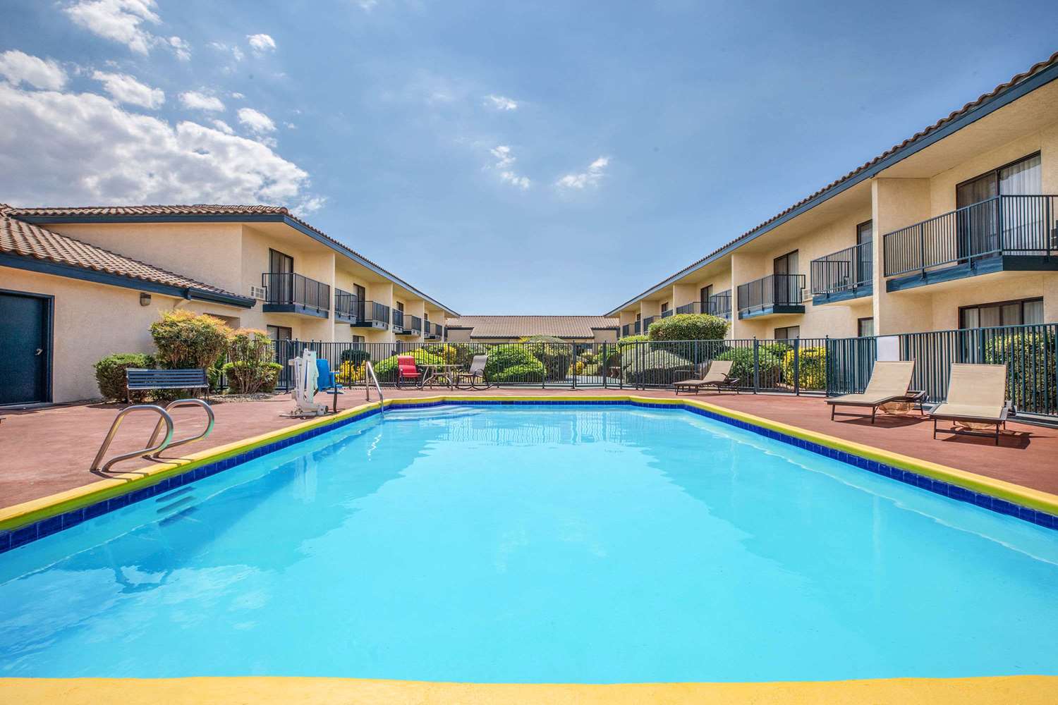 Baymont By Wyndham Tehachapi 5/8