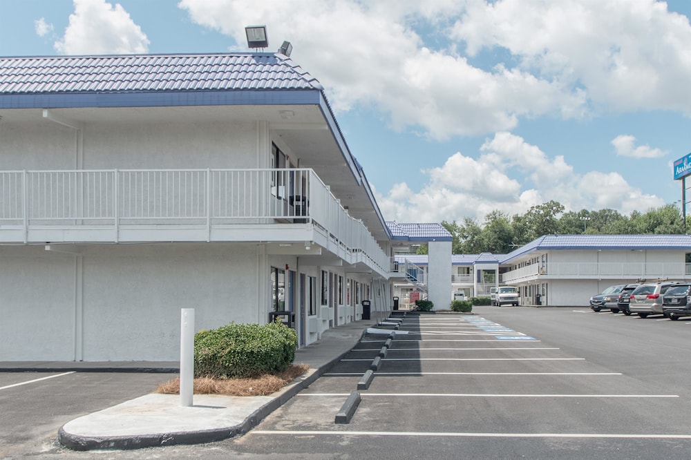 Motel6 Norcross, GA - Atlanta Northeast 8/38