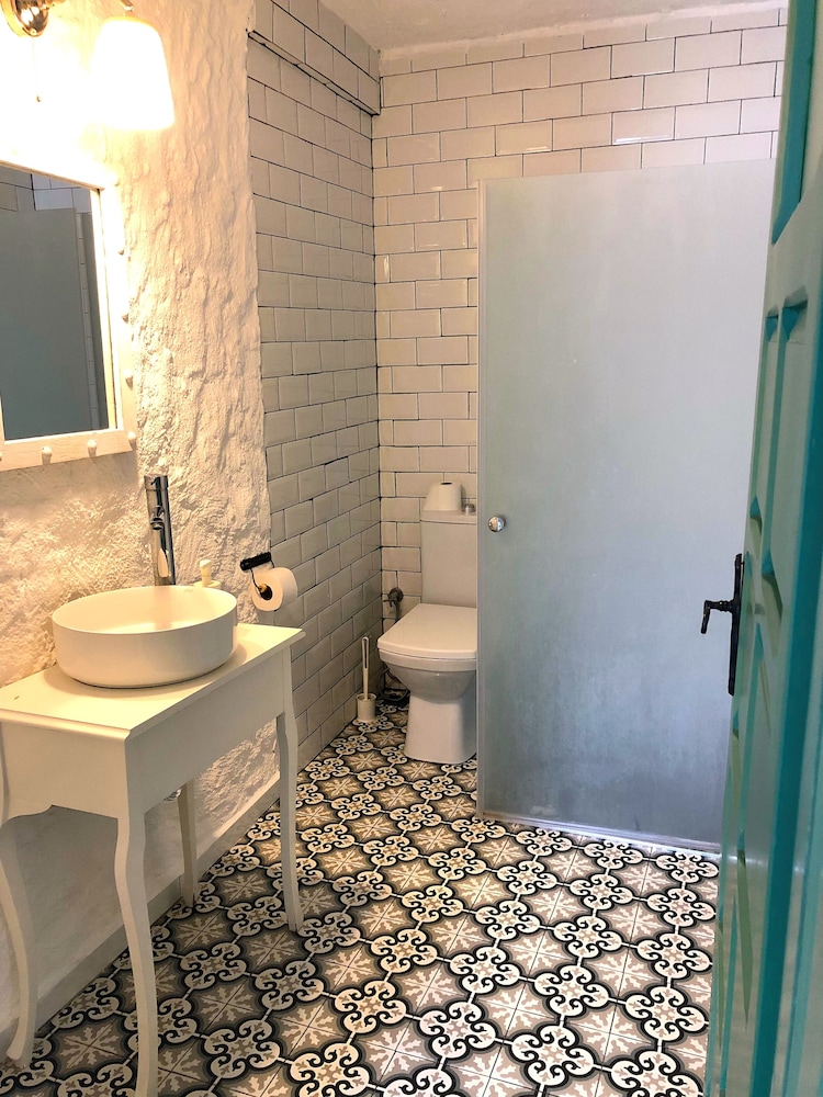 غرفة قياسية رباعية بسرير مزدوج وسريرين منفصلين، Temucin Hotel 3/3