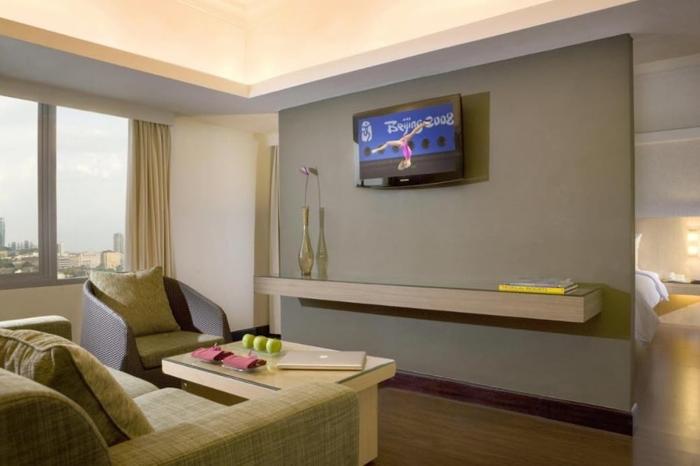 Hotel Santika Pandegiling 38/55