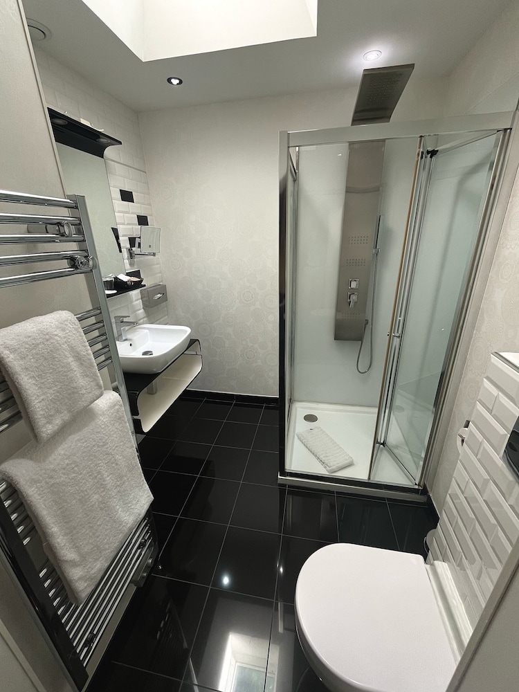 Art Hotel Rochecorbon 72/74