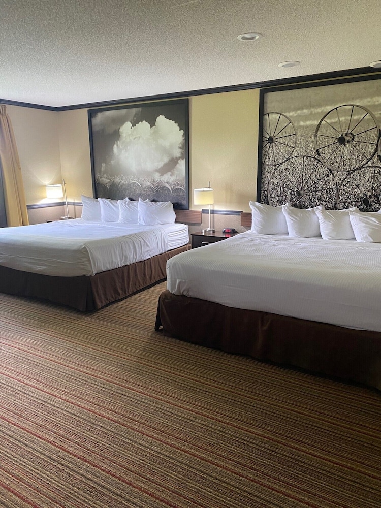 Super 8 by Wyndham New Hampton 13/32