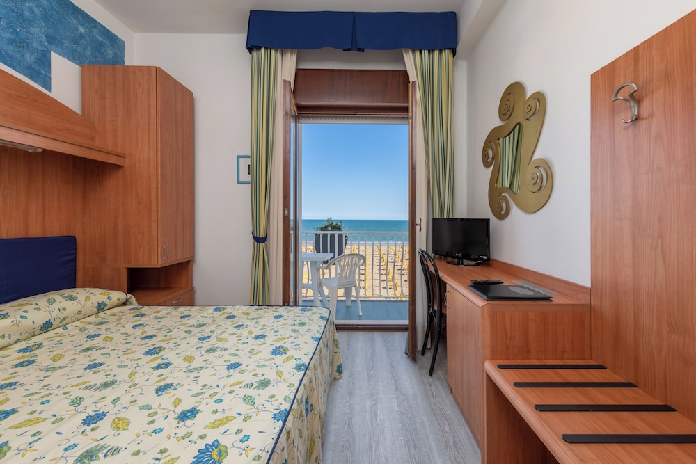 STANDARD, DOUBLE BED, SEA VIEW
