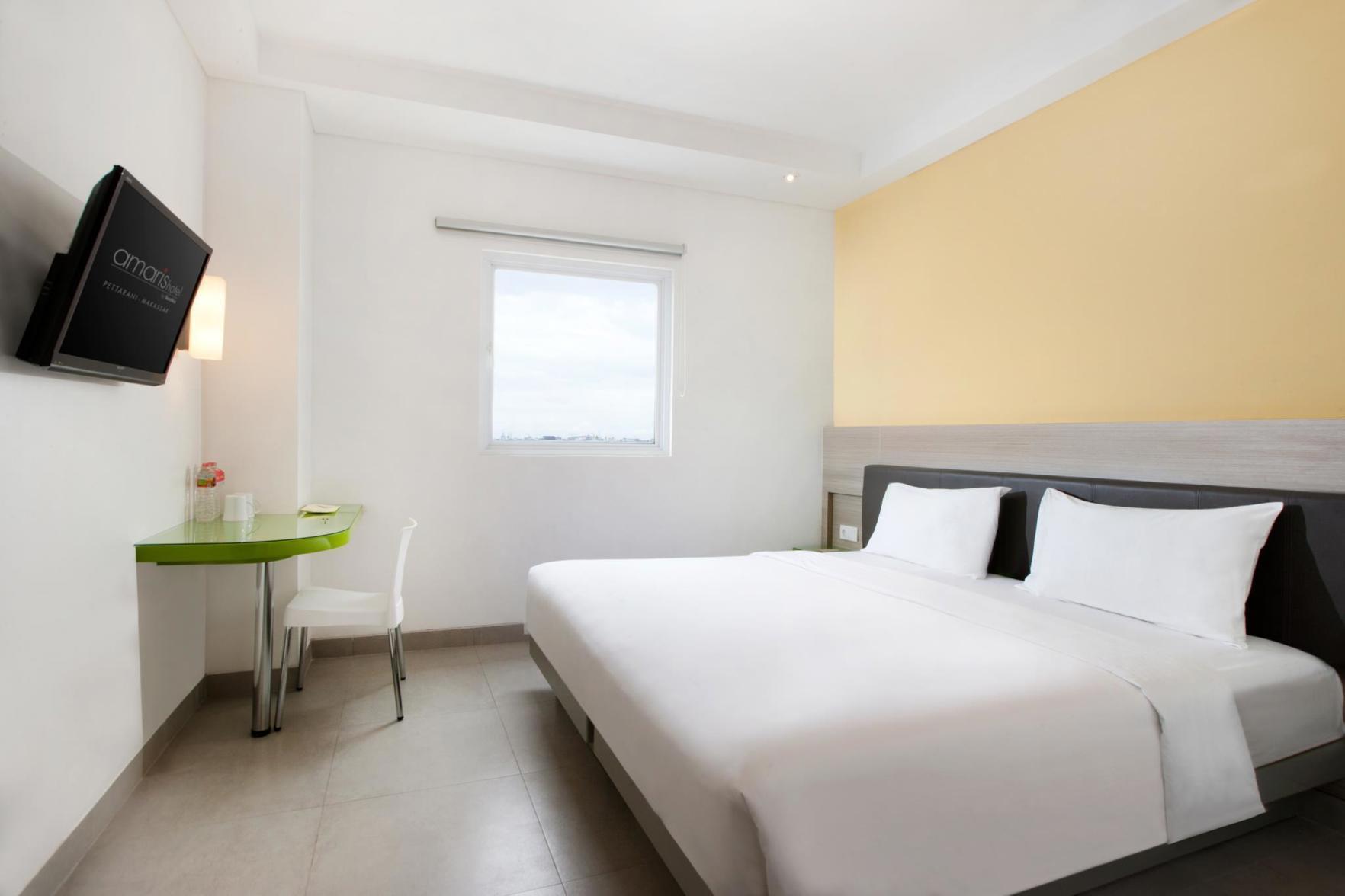 Smart, Hollywood, Double Bed