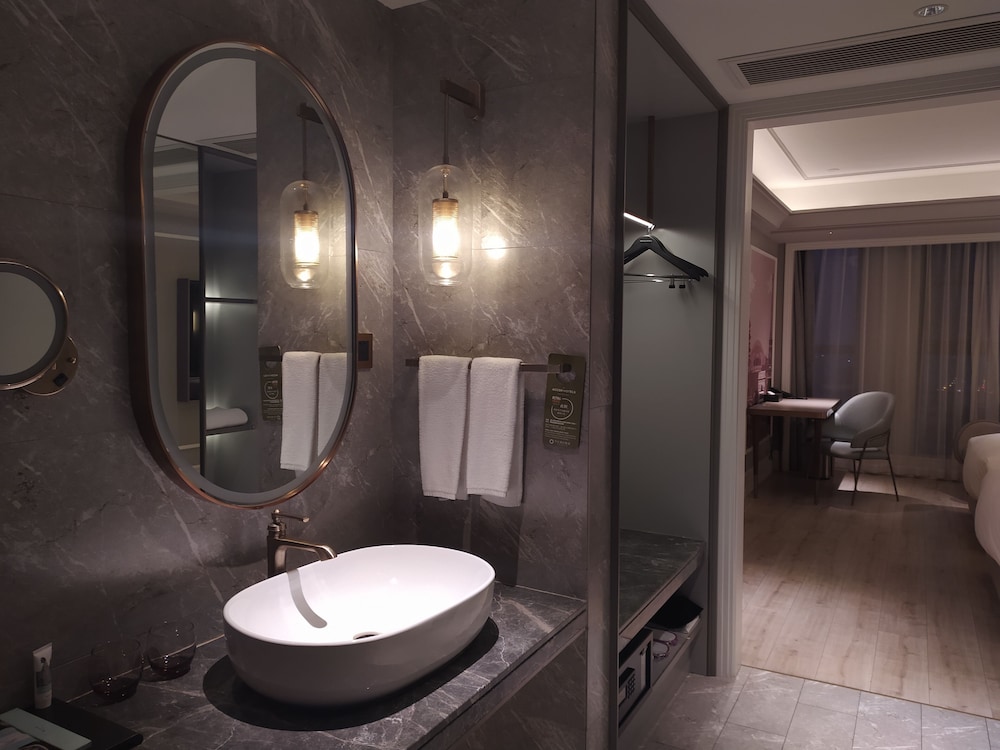 Mercure Hangzhou East Railway Station 50/56