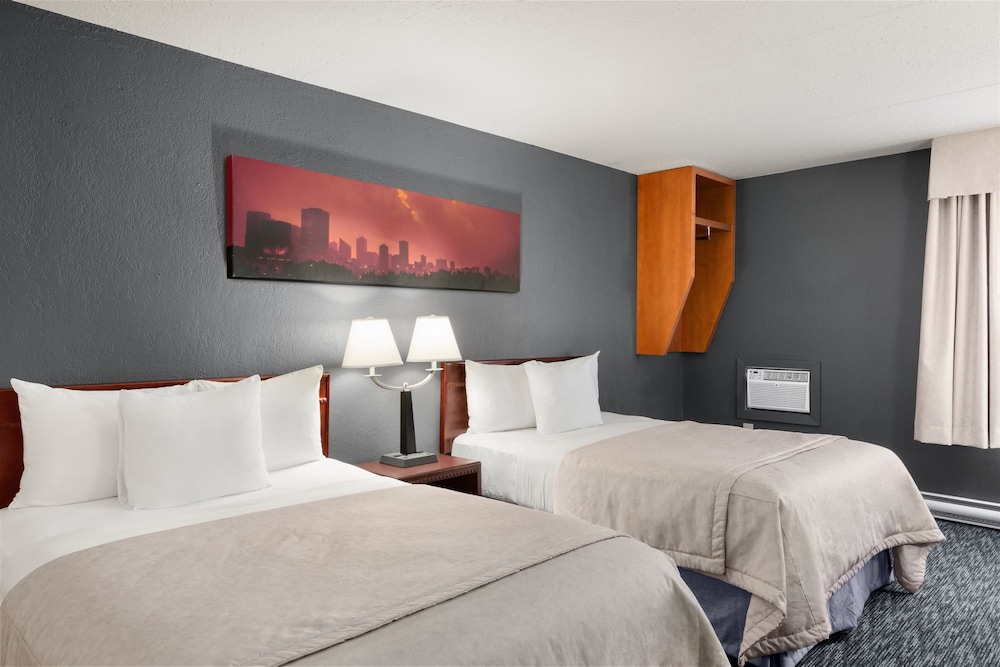 Travelodge by Wyndham Edmonton West 16/53