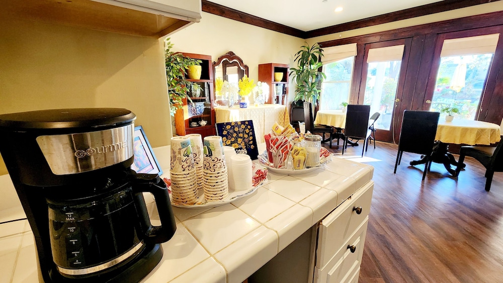 Santa Paula Inn 26/56