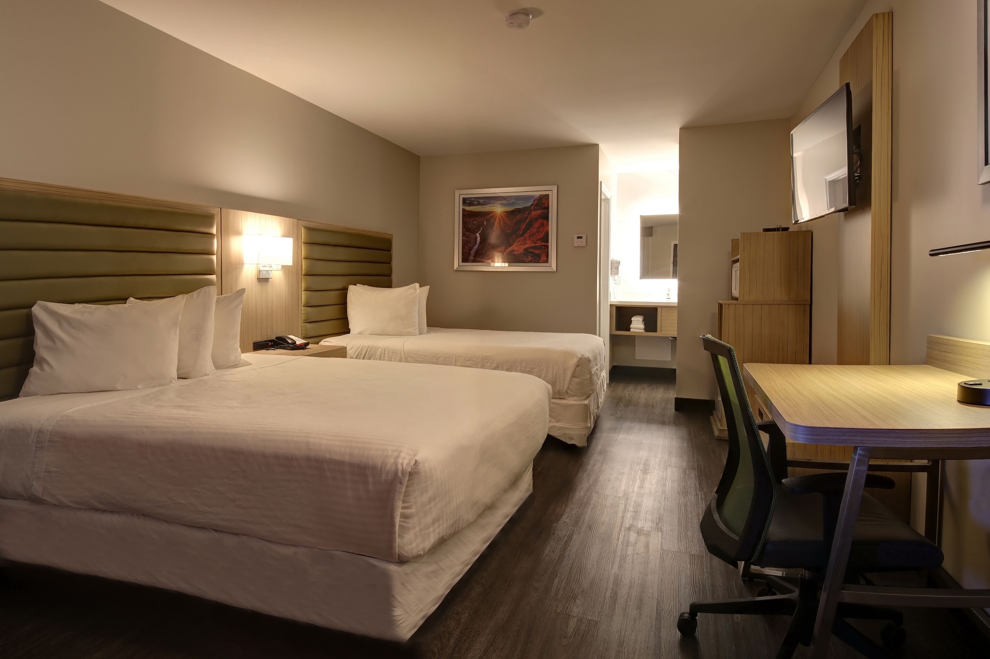 STANDARD, 2 QUEEN BEDS