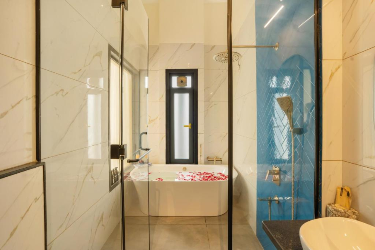 ELIVAAS Purosol 3BHK Pool Villa close to Ozran Beach 16/21