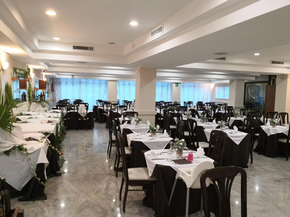 Hotel Borgo Marina 30/50