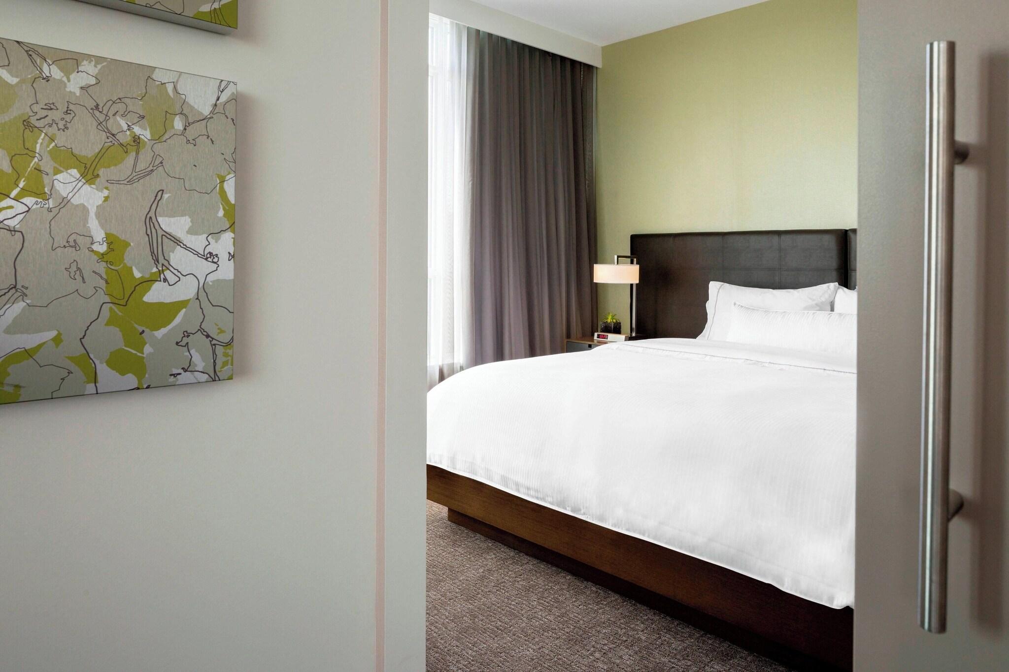 Suite, King Bed