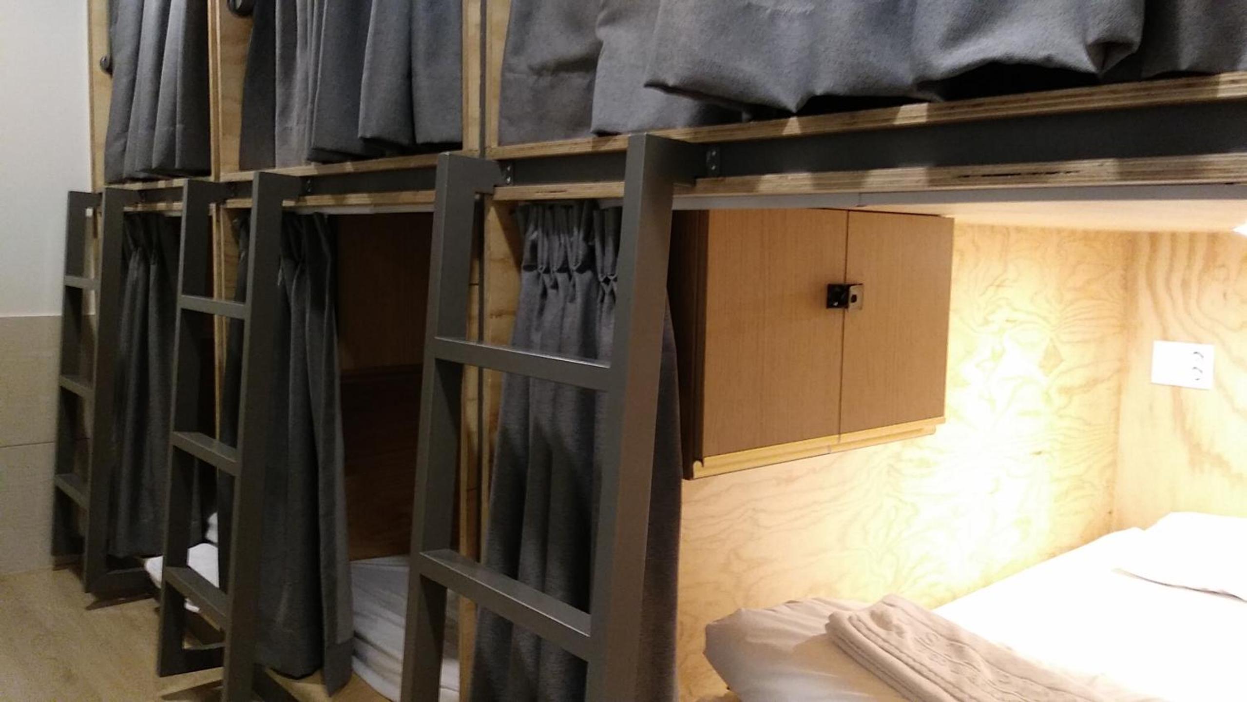 Female Dorm, Female Only, 6 Beds