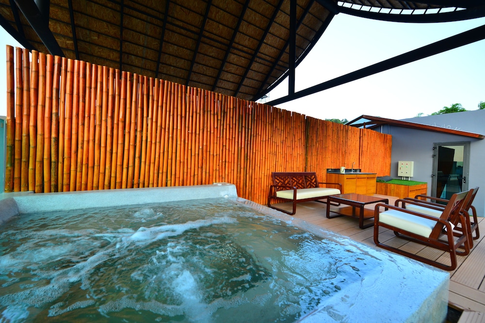 Bukit Pool Villas 12/44