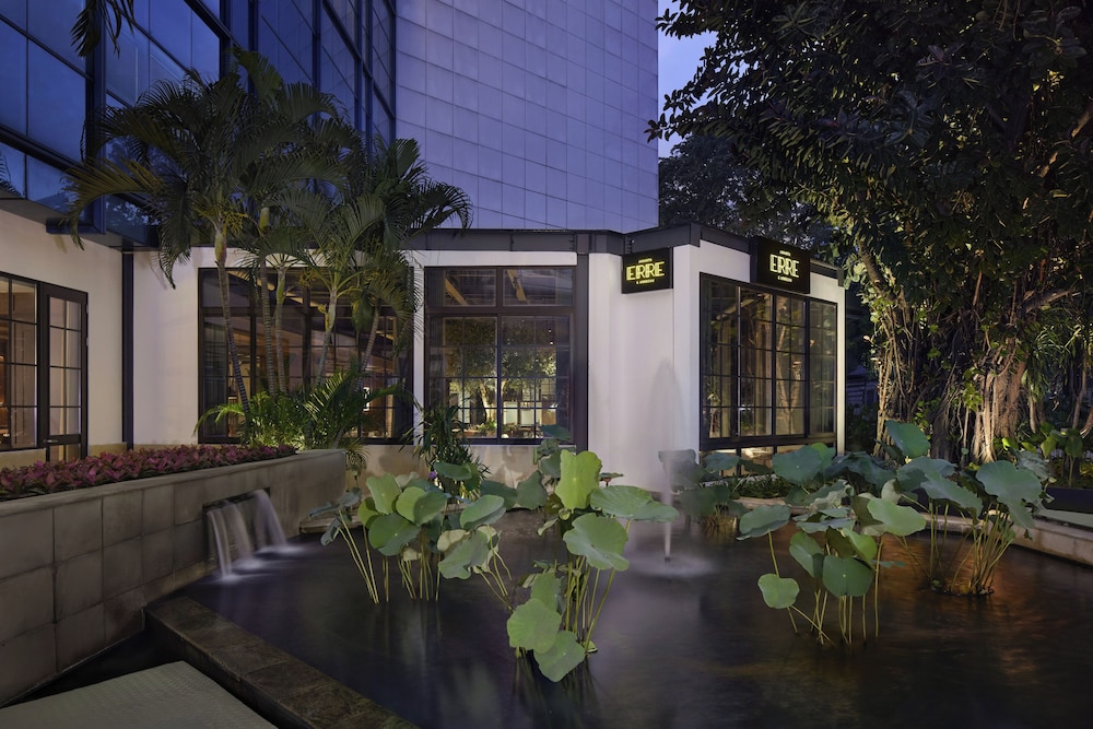 Gran Melia Jakarta 70/74