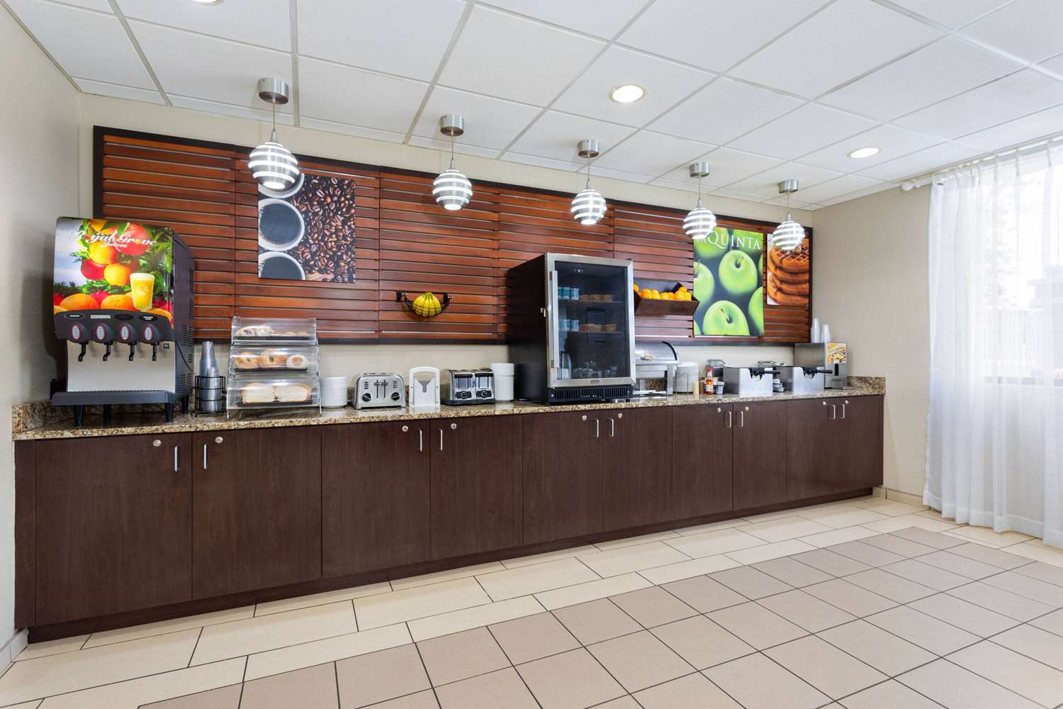 La Quinta Inn & Suites by Wyndham Bonita Springs Naples N. 8/47