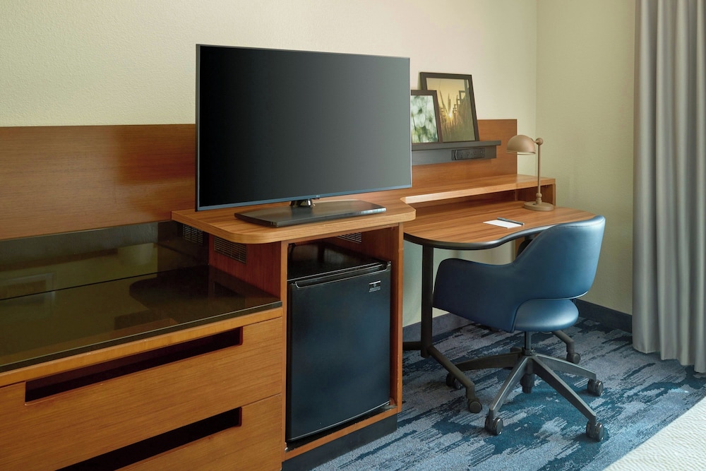 Fairfield Inn And Suites Frederick 44/50