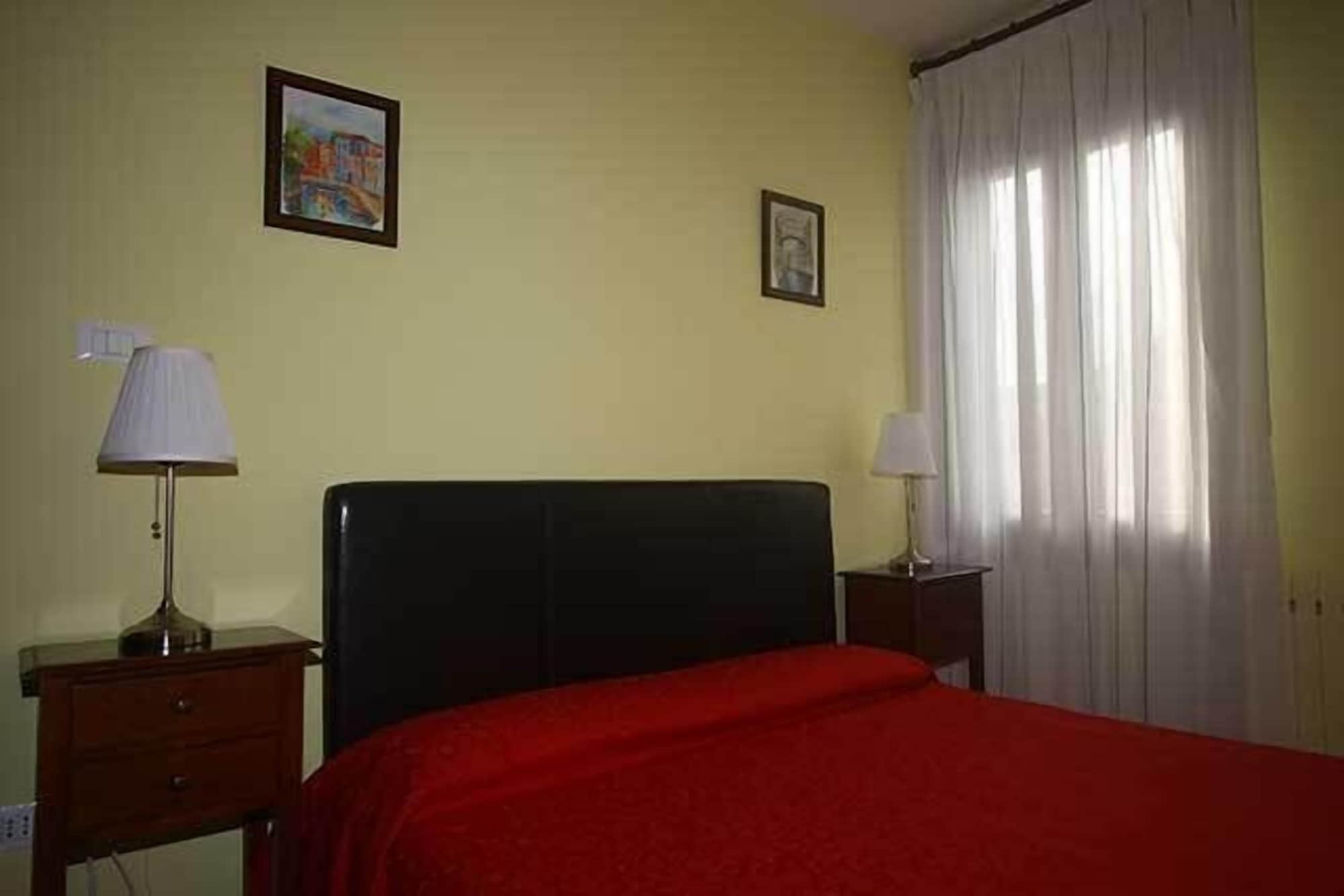 ROOM, DOUBLE BED, SHARED BATHROOM