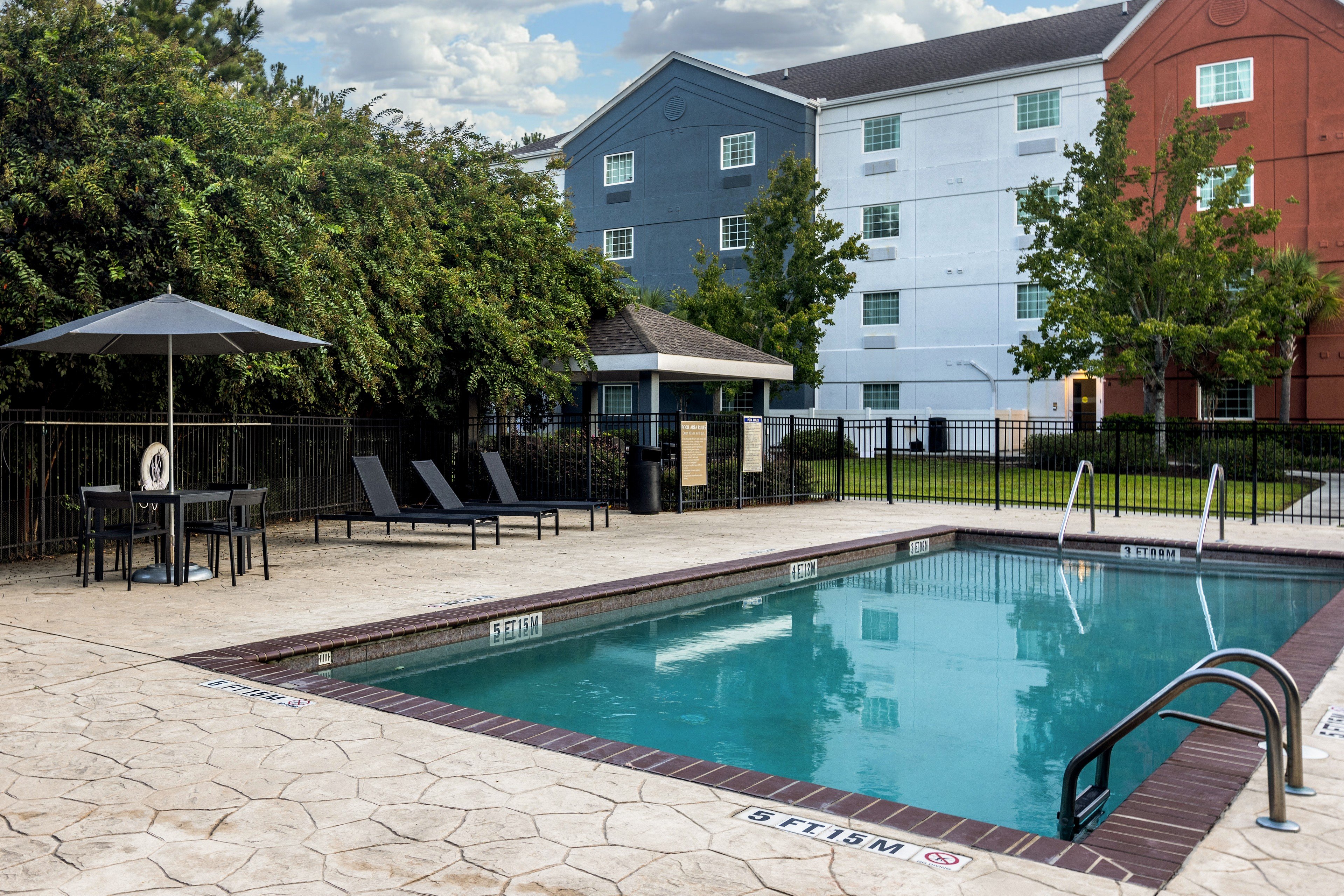 CANDLEWOOD SUITES BLUFFTON - HILTON HEAD 67/73