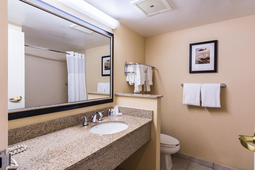 Fairfield by Marriott Inn & Suites Clinton 11/43