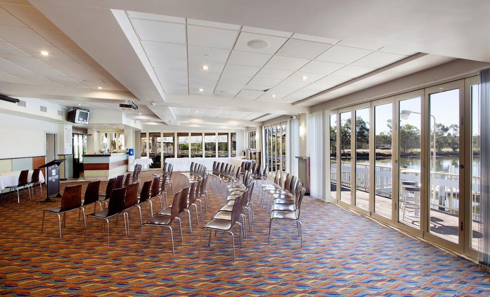 Nightcap at Waterfront Hotel 24/50