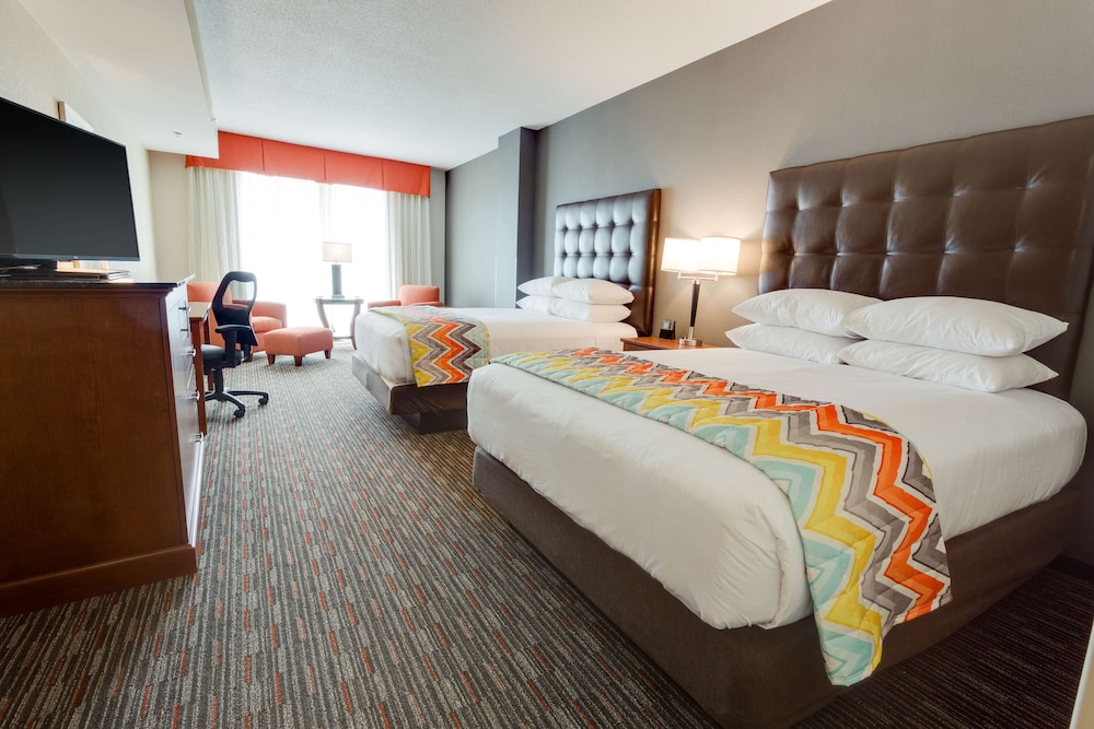 DELUXE, 2 QUEEN BEDS