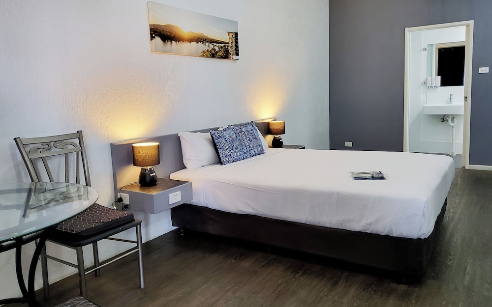 Room, Queen Bed, Pet Friendly