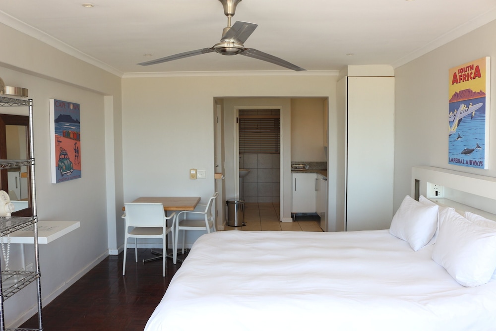 Mouille Point Village 24/50