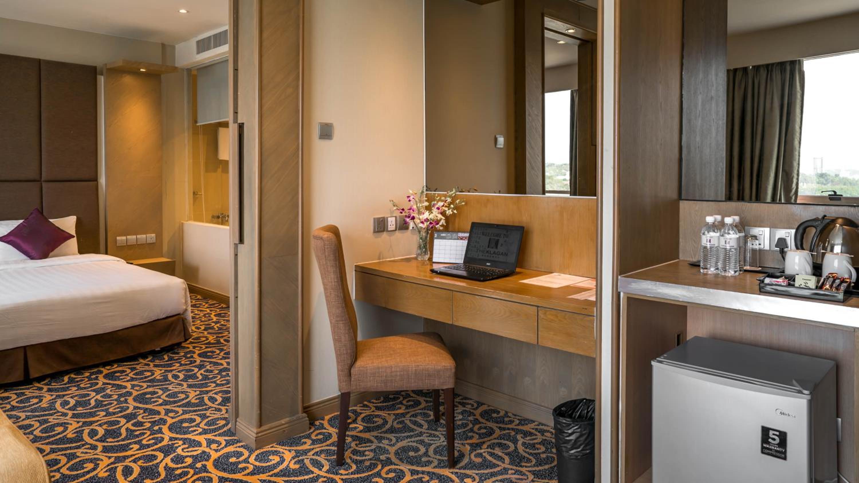 Executive, Suite, King Bed, The Klagan Regency 6/6