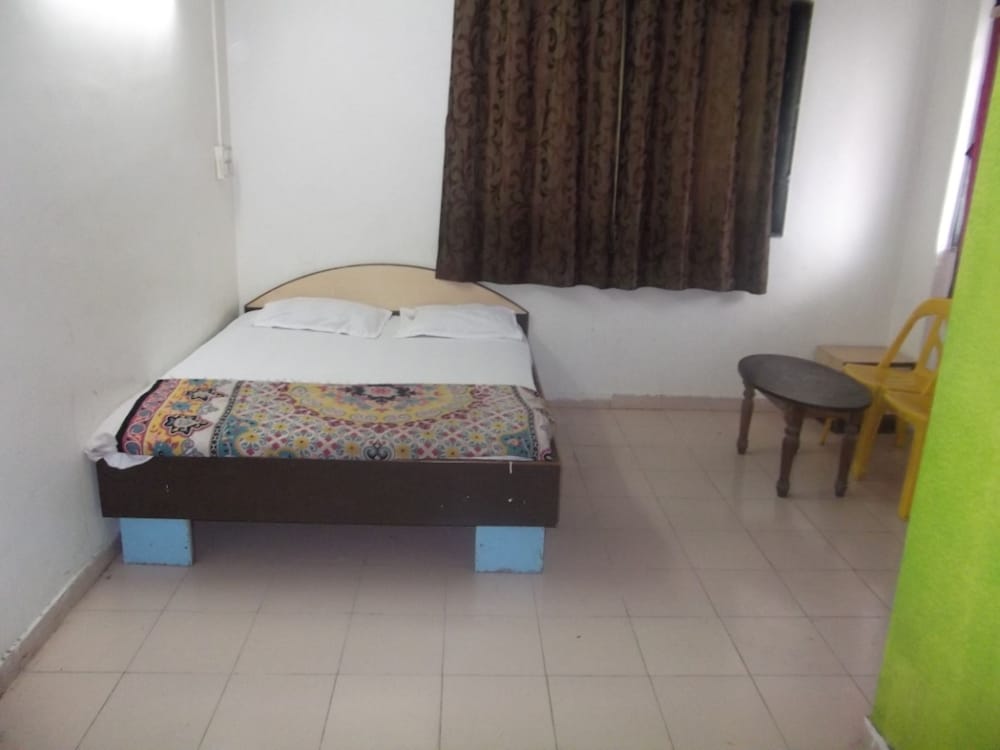 Samruddhi And Shree Inn Lodge 6/15
