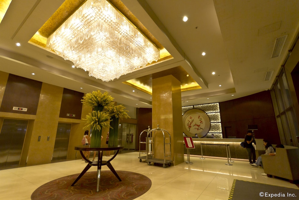 Mandarin Plaza Hotel 12/53