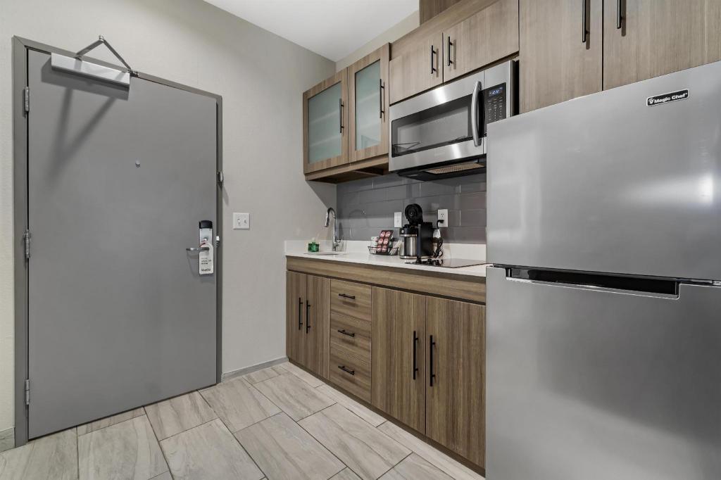 غرفة بسرير كينج مع أريكة، Executive Residency By Best Western Corpus Christi 3/3