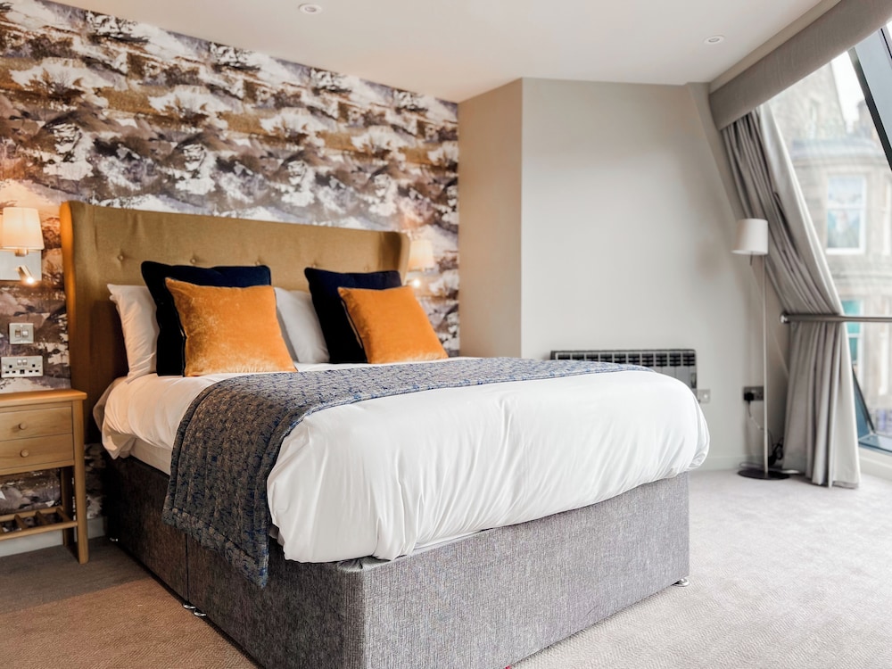 DELUXE, DOUBLE BED