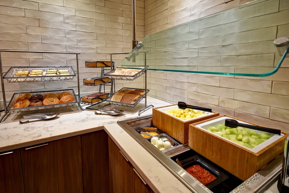 Fairfield Inn Suites by Marriott Atlanta Kennesaw 50/50