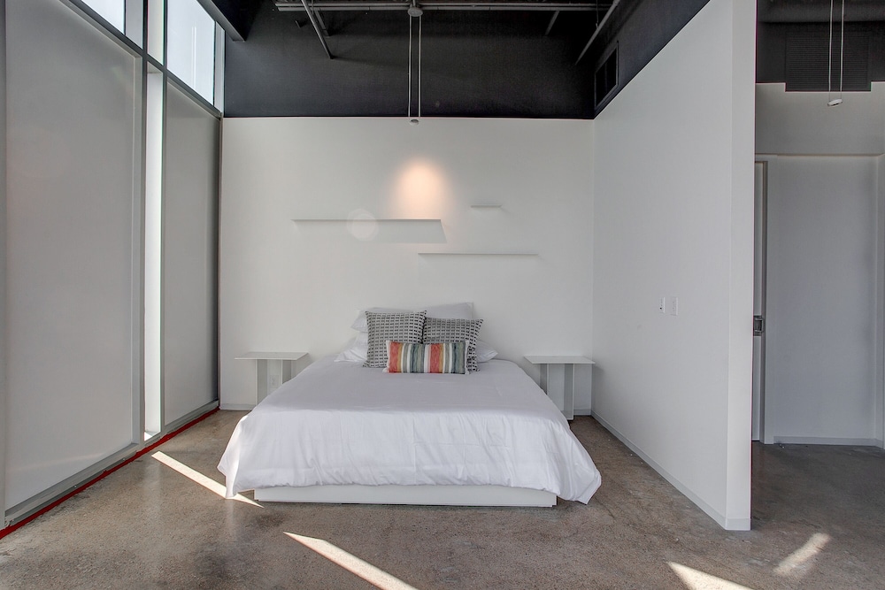 STANDARD, KING BED