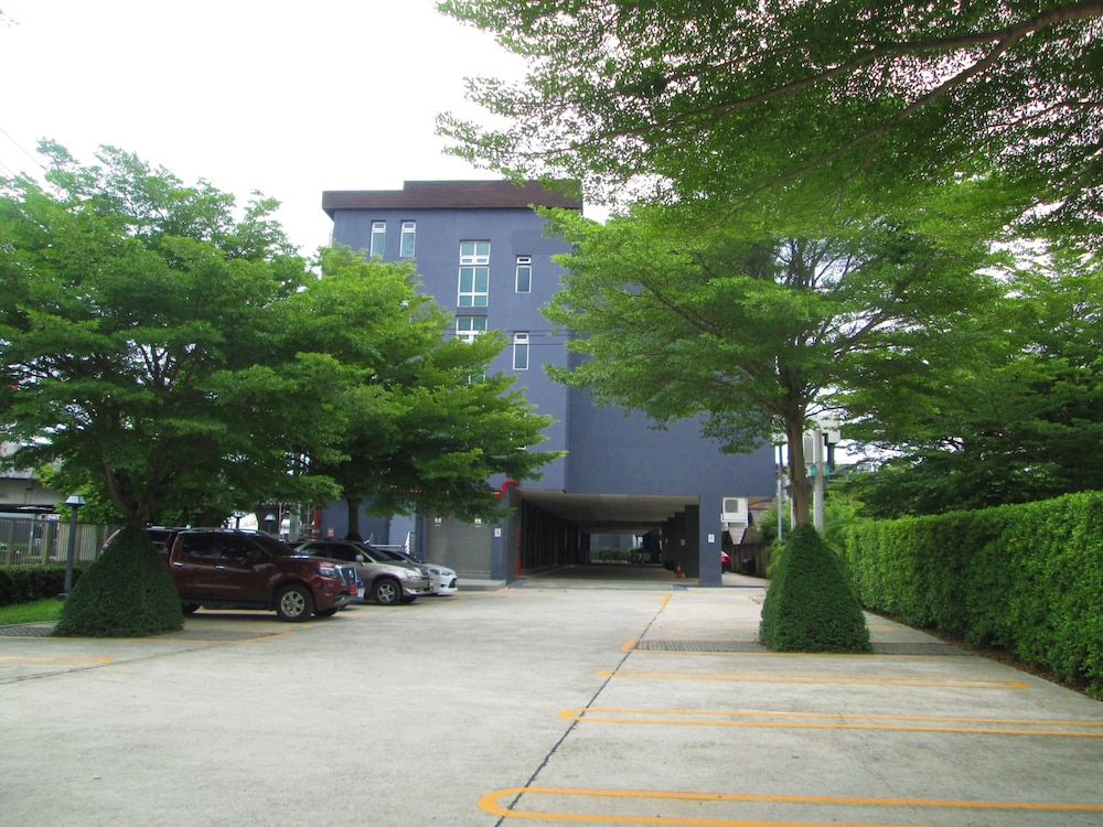 Nest n Rest Hotel 27/34
