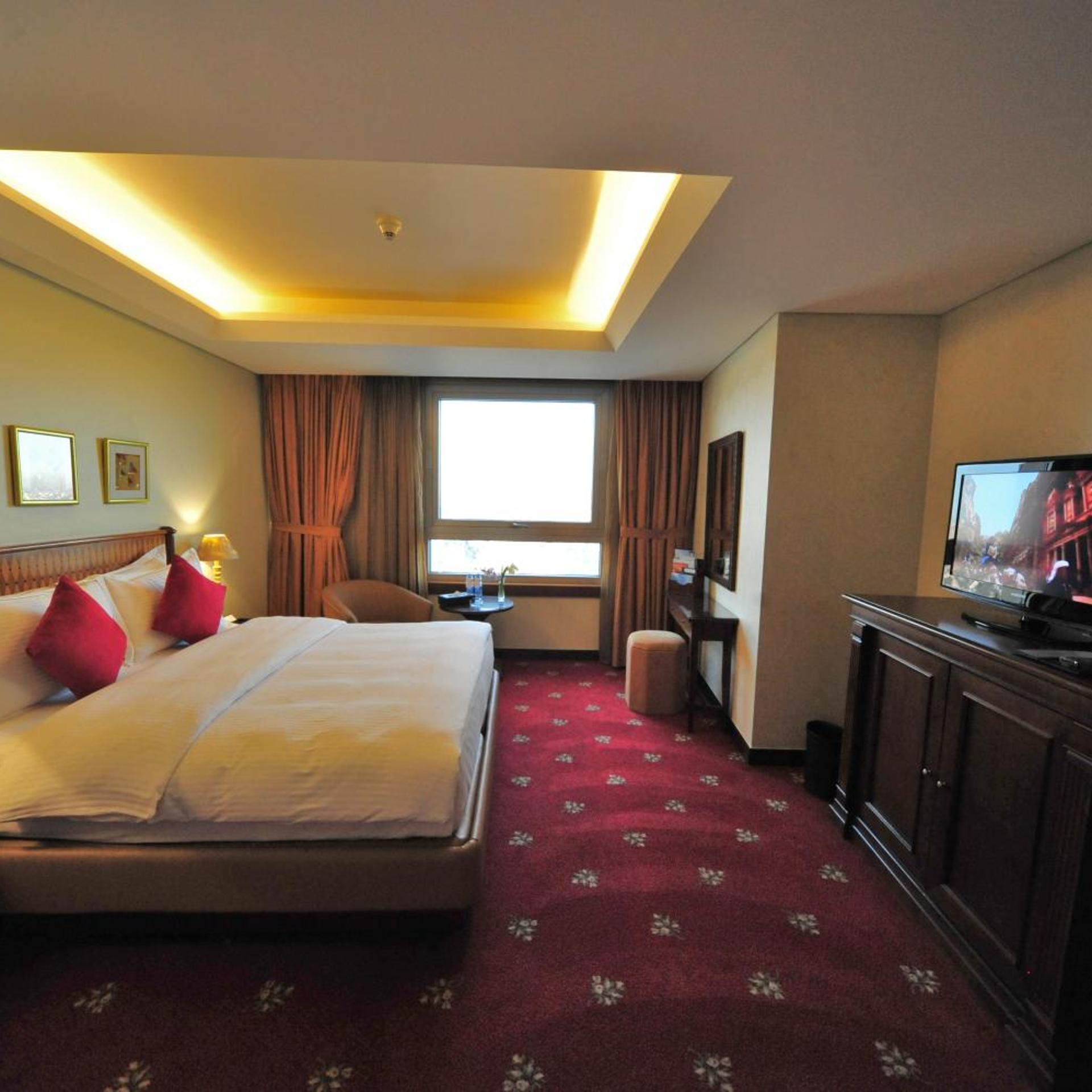 Executive, Suite