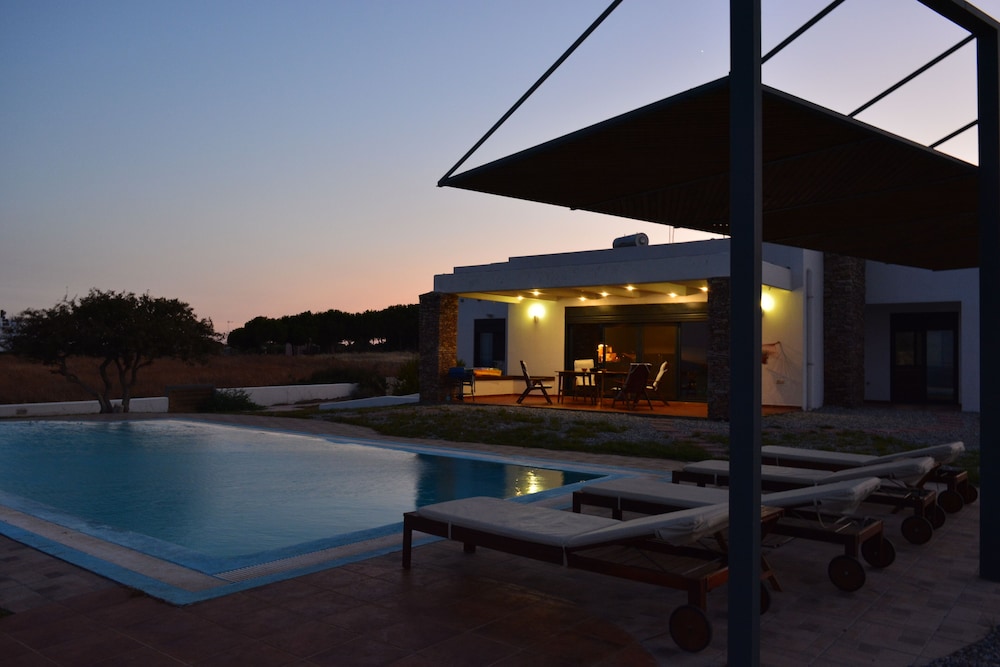 Cristelia Luxury Sea Front And Pool Villa 9/41
