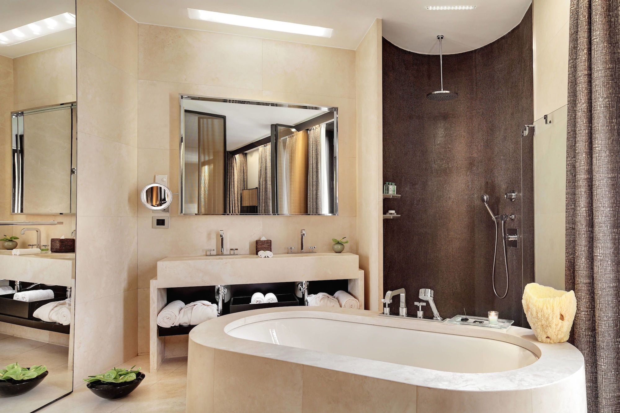 جناح سوبيريور بسرير كينج بإطلالة على الحديقة بغرفة نوم واحدة، Bulgari Hotel Milano 10/10