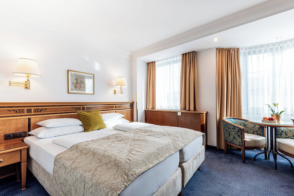MEDIUM, DOUBLE BED, RIVER VIEW