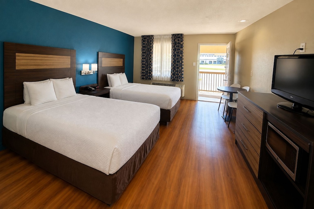 Stratford House Inn and Suites 14/51