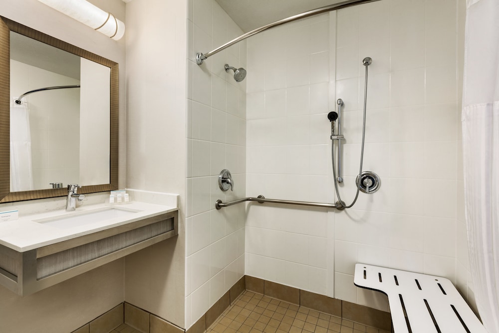 Hilton Garden Inn Roseville 19/50
