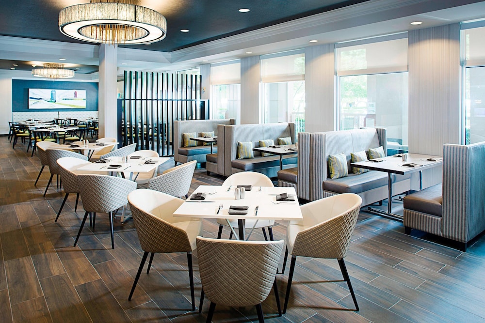 Marriott Suites Dallas Market Center 45/62
