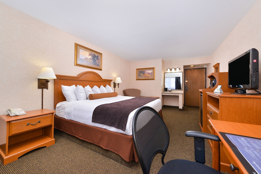 Revel Hotel Minot, SureStay Collection by Best Western 28/66