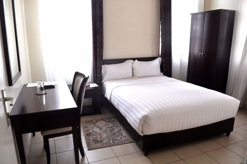 Quiet Haven Hotel 17/50