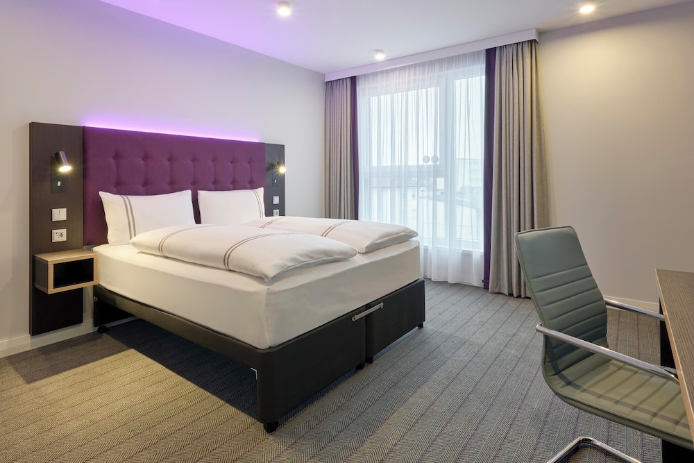 Room at Premier Inn Stuttgart Zuffenhausen, STUTTGART