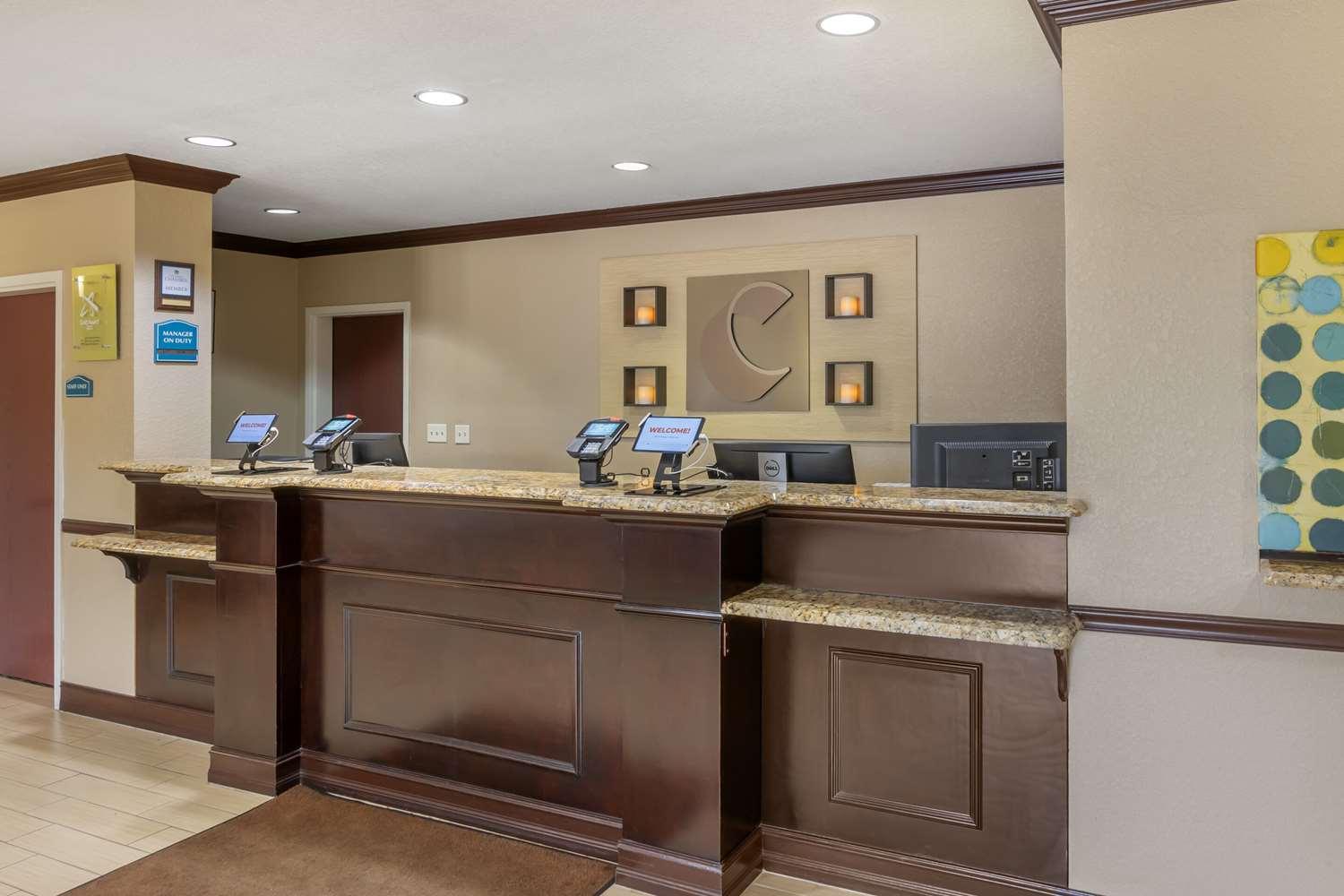 Comfort Inn & Suites Northeast - Gateway 5/32
