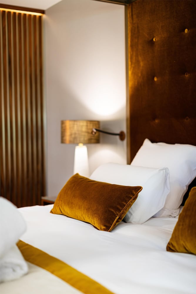 Deluxe, King Bed, Sofa