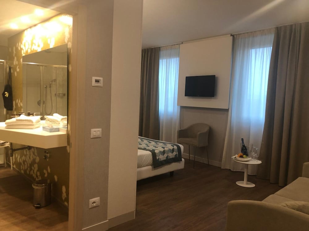 Ark Hotel 27/42