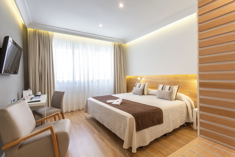 ROOM, SINGLE, DOUBLE BED