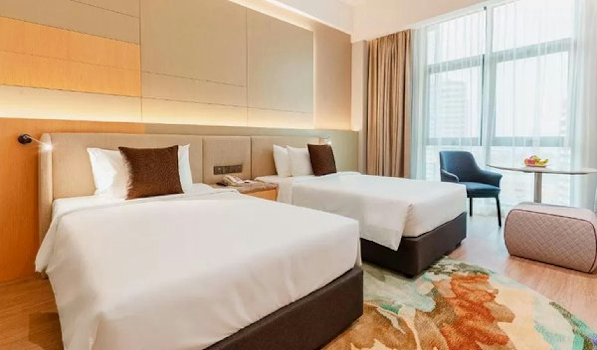 M World Hotel 8/40